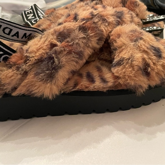 Steve Madden Leopard print fluffy platform sandals slippers size 7. NWT - Picture 2 of 12